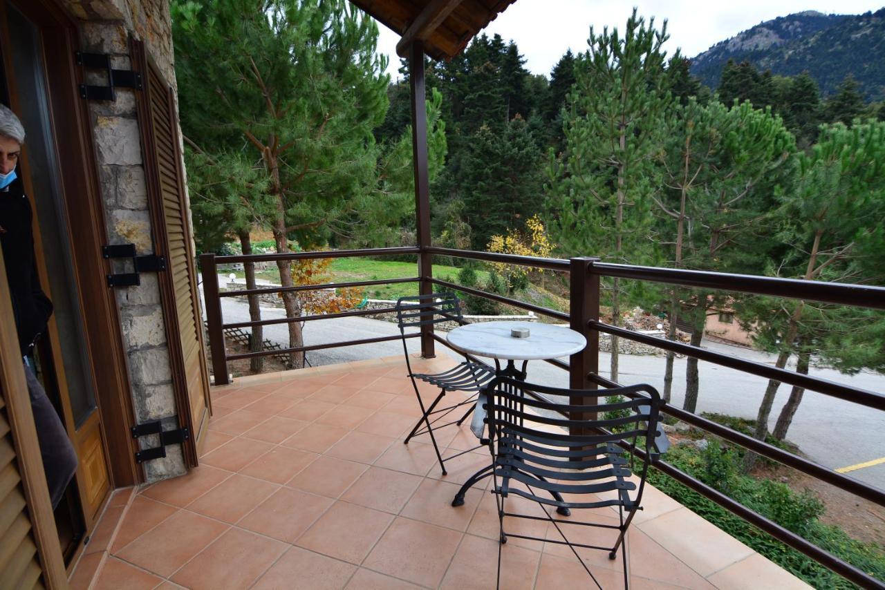 Georgio's V Chalet Kalavrita Exteriör bild